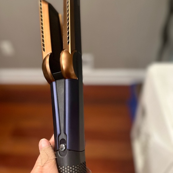 Dyson Prussian Blue and Rich Copper Hair Straightener Airstrait - Picture 3 of 5